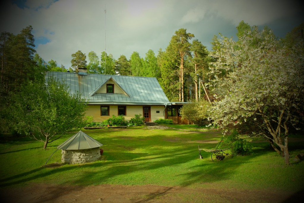 Main House at Kallaste Turismitalu peamaja toy 2015 kevad suvi - www. kallastetalu.ee Ärksa hingega talu Padisel Harjumaal - puhkemaja ja aktiivne puhkus, saun