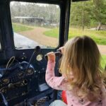 Sinine 1 traktor laste lemmik traktorimäng Elamustalu 2025 üldvaade Kallaste Turismitalu Ärksa hingega talu Harjumaal