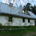 Kallaste Turismitalu peamaja Harjumaal – majutus, peoruumid ja peokompleks looduskaunis kohas