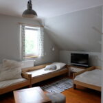 Kallaste Turismitalu peamaja tuba 1 Harjumaal – majutus, peoruumid ja peokompleks looduskaunis kohas