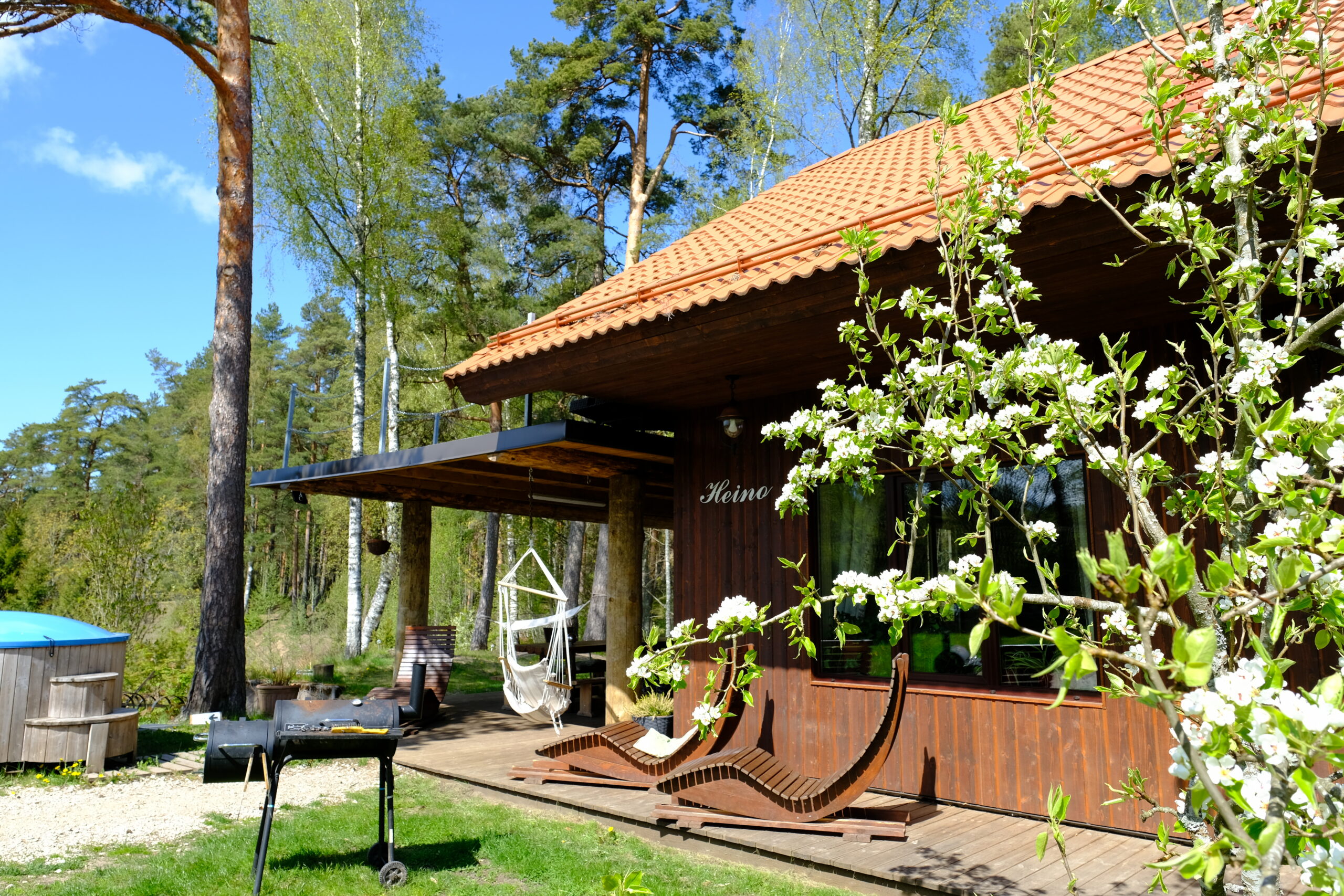 Mõttemaja Heino avar majutusruum teisel korrusel. Majutus Harjumaal Kallalste Turismitalus
