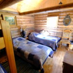 Tareke Mari sisevaade – mugavad voodid ja soe interjöör Kallaste Turismitalus, ideaalne puhkamiseks.