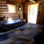 Tareke Mari sisevaade – mugavad voodid ja soe interjöör Kallaste Turismitalus, ideaalne puhkamiseks peredele ja sõpradele. matkajad