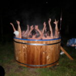 kümblustünn Tünnisaun Tünn kuuma veega kümblustünn 2 inimene inimesed saun Alumine kompleks Kallaste Turismitalu Padisel - ärksa hingega talu Harjumaal www.kallastetalu.ee