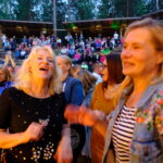 suvepäevad Ülle Regatt kontserdil retropidu FB 3 inimesed inimene Kalju-lava Kallaste Turismitalu Padisel ärksa hingega talu Harjumaal www.kallastetalu.ee