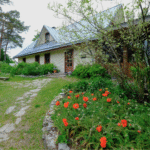 Kallaste Turismitalu peamaja Harjumaal – majutus, peoruumid ja peokompleks looduskaunis kohas