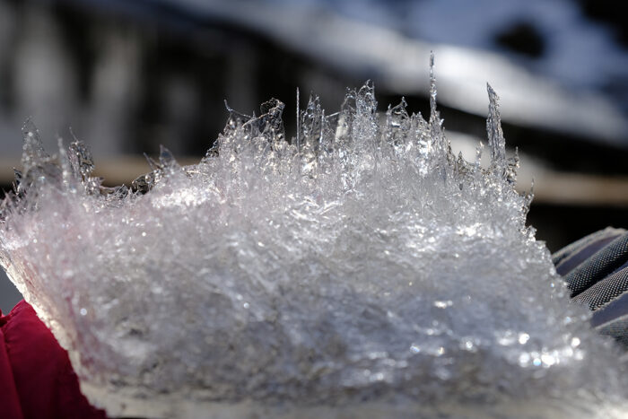 Jää talisuplus karastamine külmateraapia kuumateraapia saun illustratiivne talv FB reklaam lilled lill Kallaste Turismitalu Padisel ärksa hingega talu Harjumaal www.kallastetalu.ee