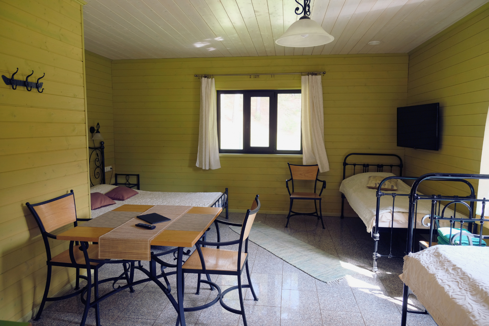 Johannes stuudiokorter A sisevaade Kallaste Turismitalu