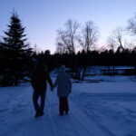 romantikapakett Telkimisplats paarike romantiline talv hanged lumi illustratiivne reklaam FB inimesed inimene Kallaste Turismitalu Padisel ärksa hingega talu Harjumaal www.kallastetalu.ee