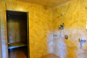 Saunamaja Heino - dušširuum ja aurusaun - mõnus saunamaja suurematele seltskondadele - saunapidu - suvepäevad - sauna rõõmud - Kallaste Turismitalu Padisel Harjumaal - Sauna